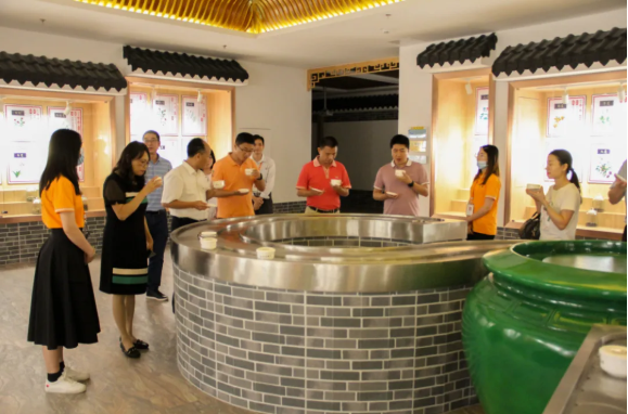 肇慶市衛健局調研組蒞臨衍生健康醫藥產業園參觀考察