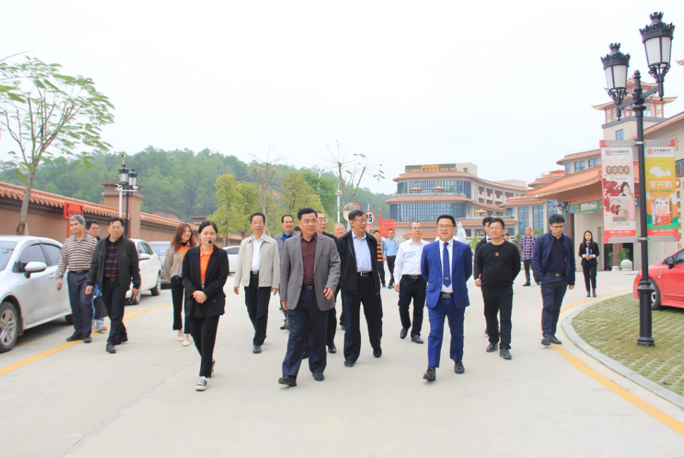 #園區動態# 揭陽市政協主席陳澄民一行蒞臨衍生健康醫藥產業園參觀調研