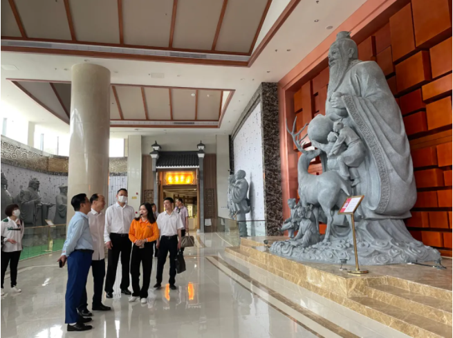 #園區動態# 徐州市鼓樓區黨工委書記盧傳雪蒞臨衍生健康醫藥產業園參觀調研